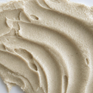 BiON Green Tea Clay Poultice – texture swatch showing thick greenish beige clay for detoxifying pore-cleansing skin treatment